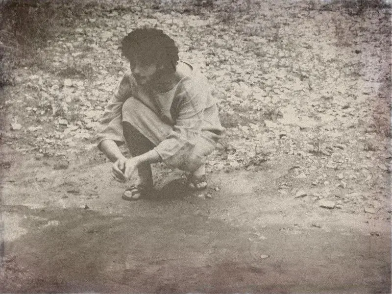 Giovanni drinks at the spring — historical reenactment