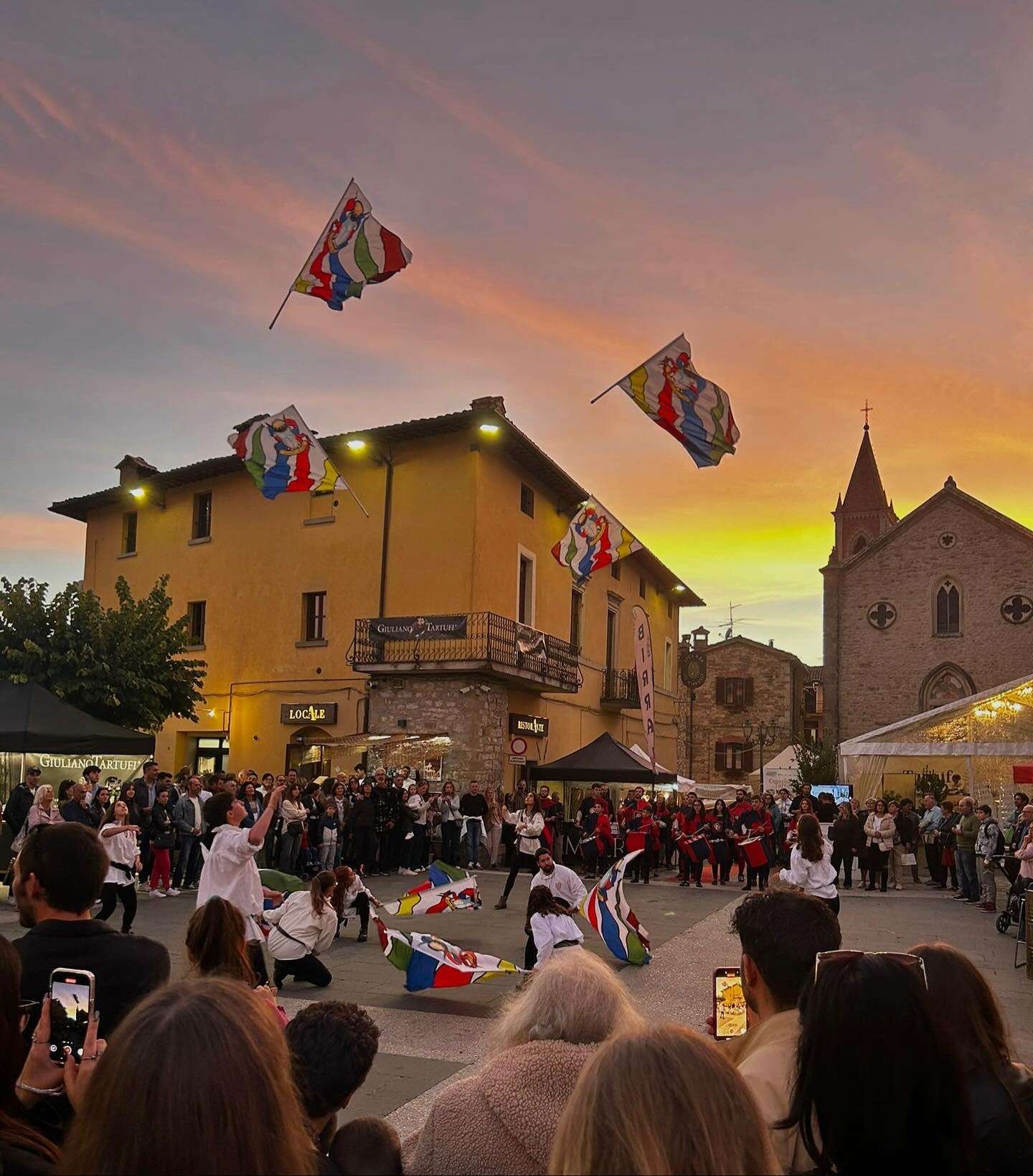 Flag-wavers and drummers of the Palio della Mannaja in Pietralunga
